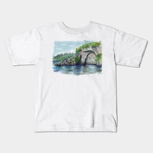 Maori carving on lack Taupo New Zealand Kids T-Shirt